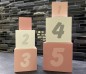 Mobile Preview: Kinder Holz Stapelwürfel mit Zahlen rosa Label-Label Personalisierbar mit Geburtsdaten und Namen